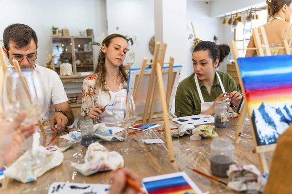 Wie kombiniert man Vintage-Kleider mit modernen Elementen für einen frischen Look?